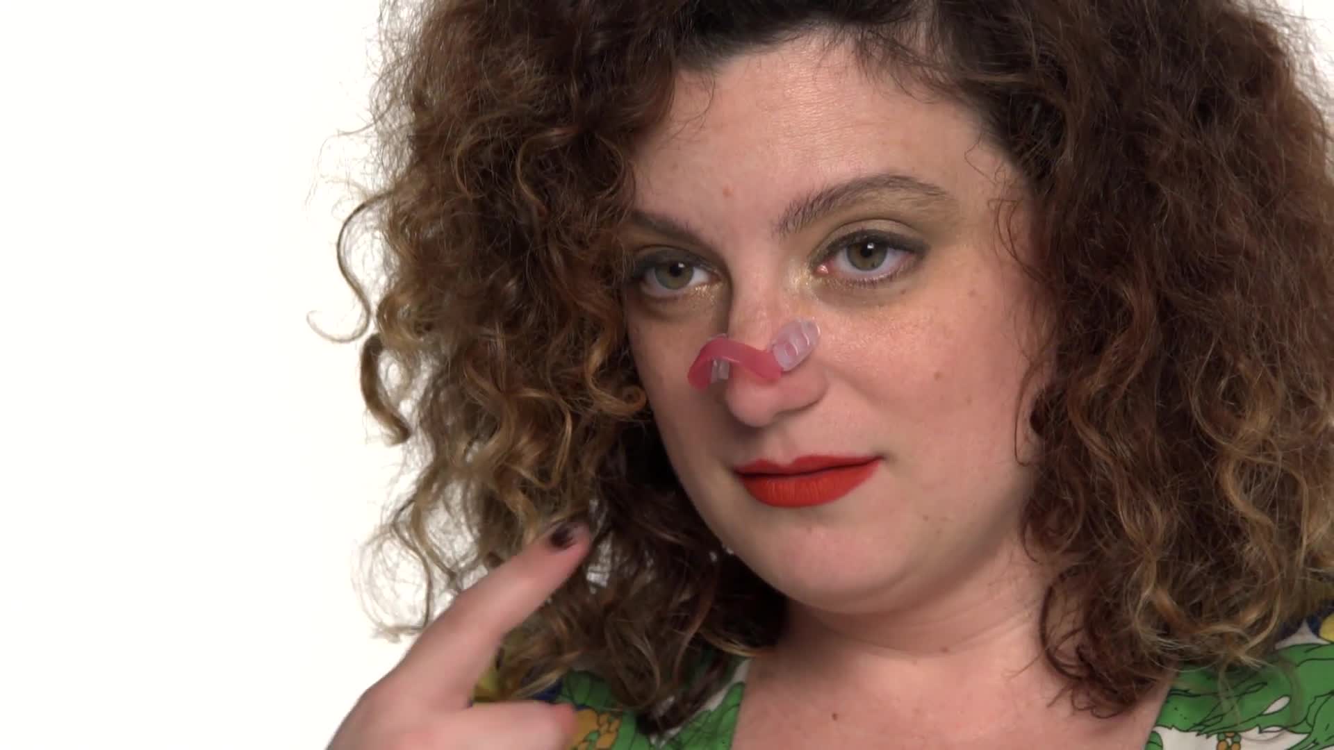 Watch Sara Benincasa Reviews Weird Beauty Products Comedians Review watch-sara-benincasa-reviews-weird-beauty-products-comedians-review