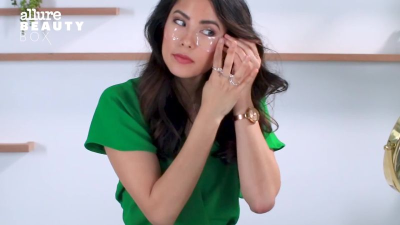 Watch Unboxing August 2019 Benefit Erno Laszlo And More Allure Beauty Box Allure