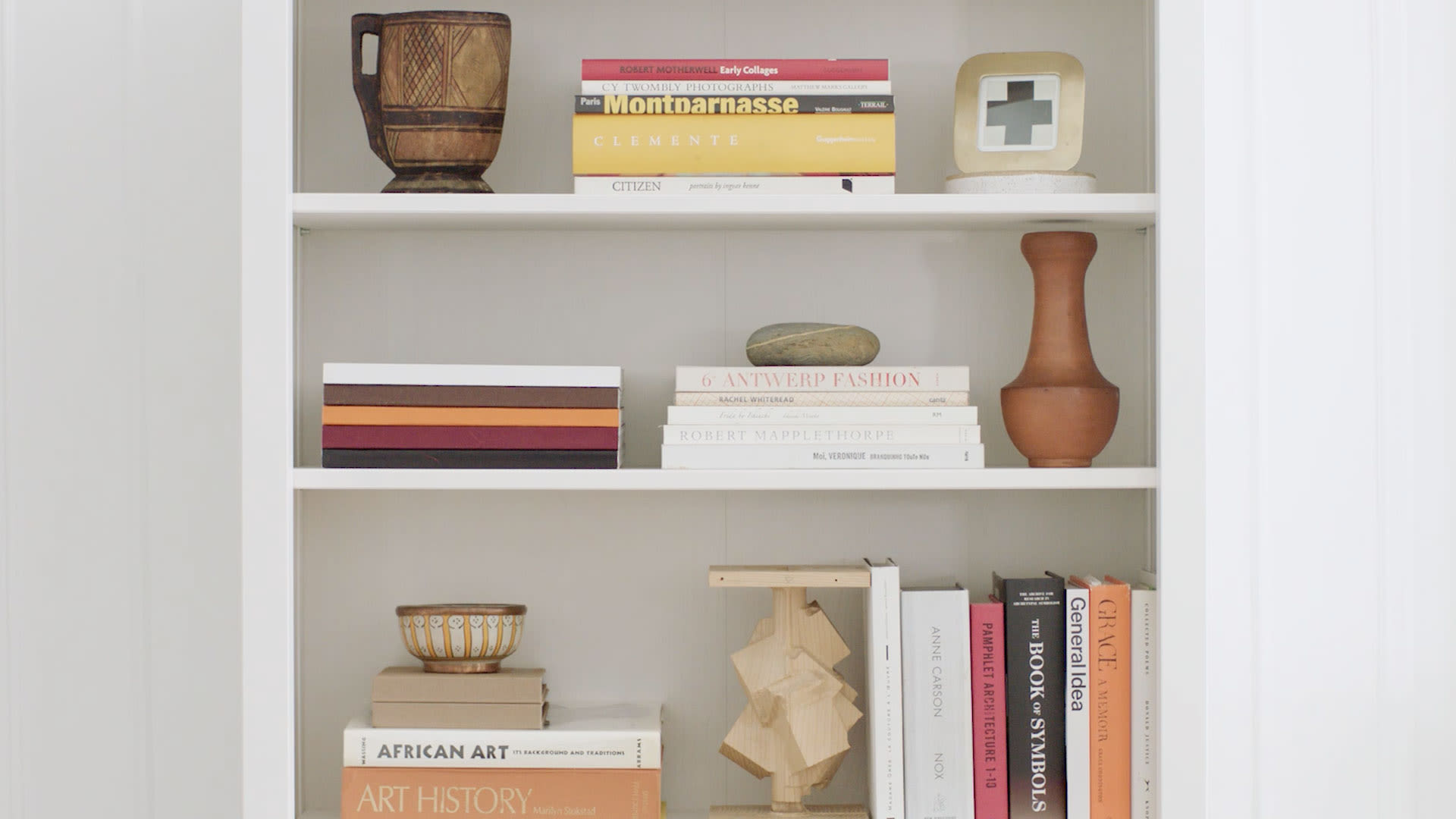 Watch 4 Ways To Fill Your Bookshelf With Style Architectural Digest