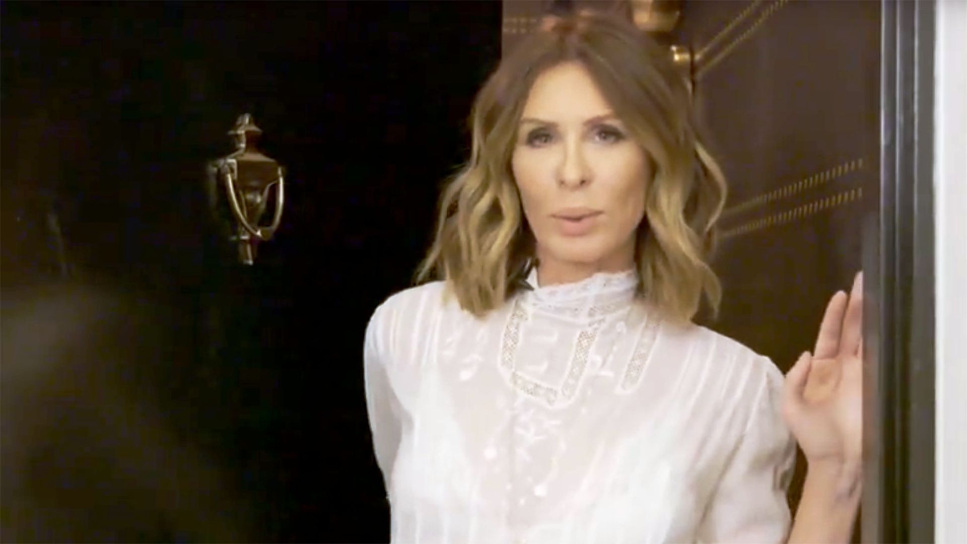 Watch Real Housewives Star Shows Off Her Posh NYC Apartment Open Door