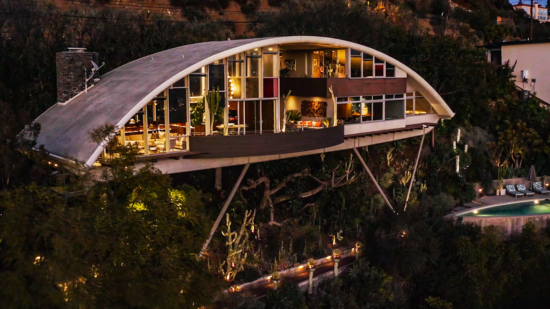 Watch Inside A Legendary 16 000 000 Canyonside Mansion On The Market watch-inside-a-legendary-16-000-000-canyonside-mansion-on-the-market