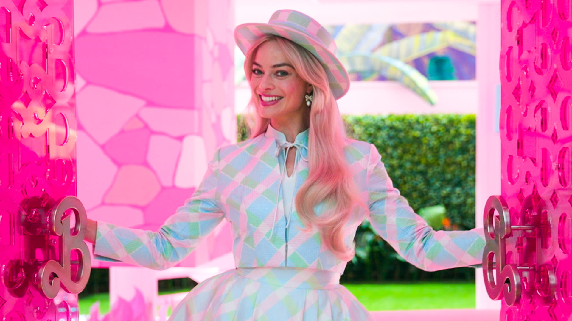 Watch Margot Robbie Takes You Inside The Barbie Dreamhouse, Open Door