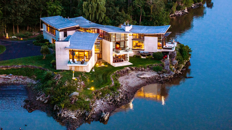 クロード・モネ、GARDEN HOUSE ON THE BANKS OF THE Watch Inside a New York Mansion With a Frank Gehry Roof | On