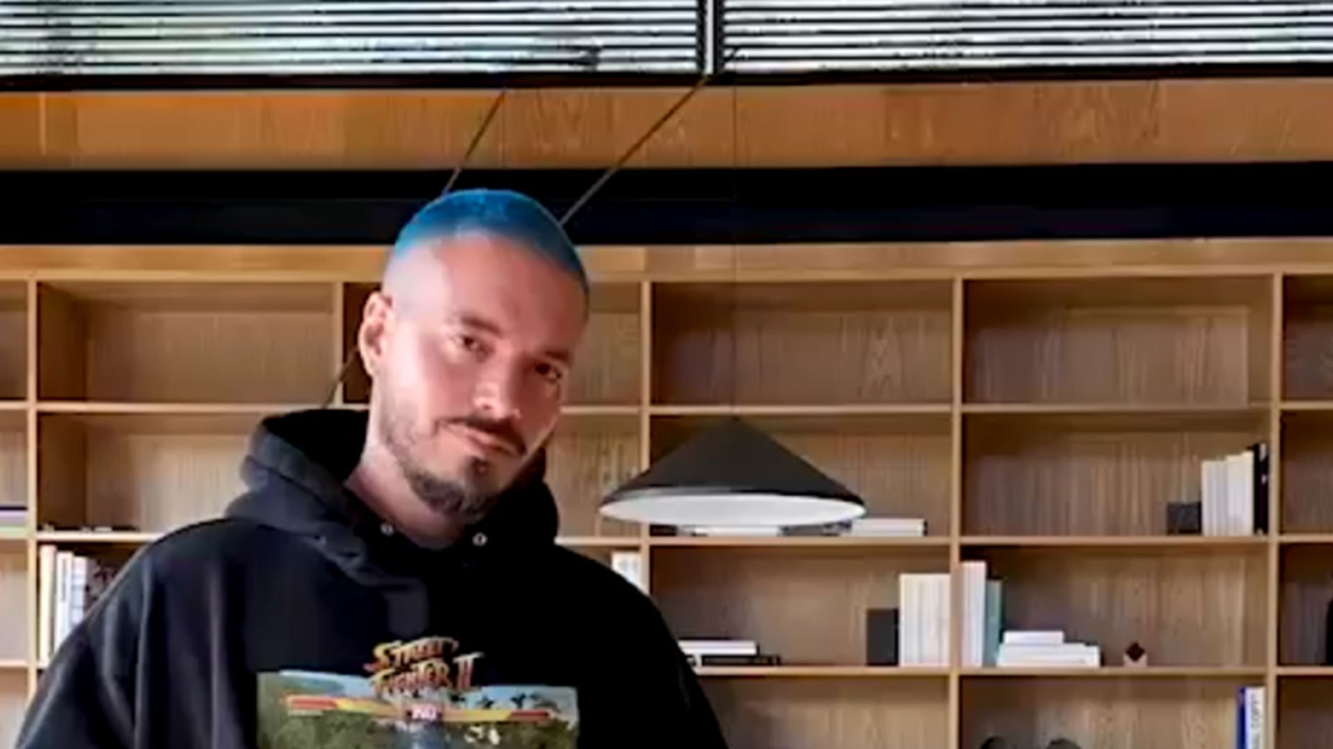 Watch Entramos en la casa de J BALVIN, un refugio de inspiración