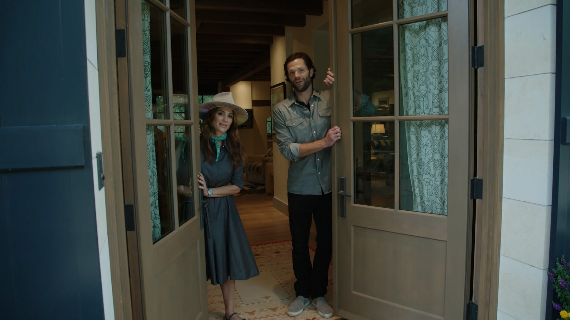 Watch Jared Padalecki (Supernatural) entramos en su casa familiar