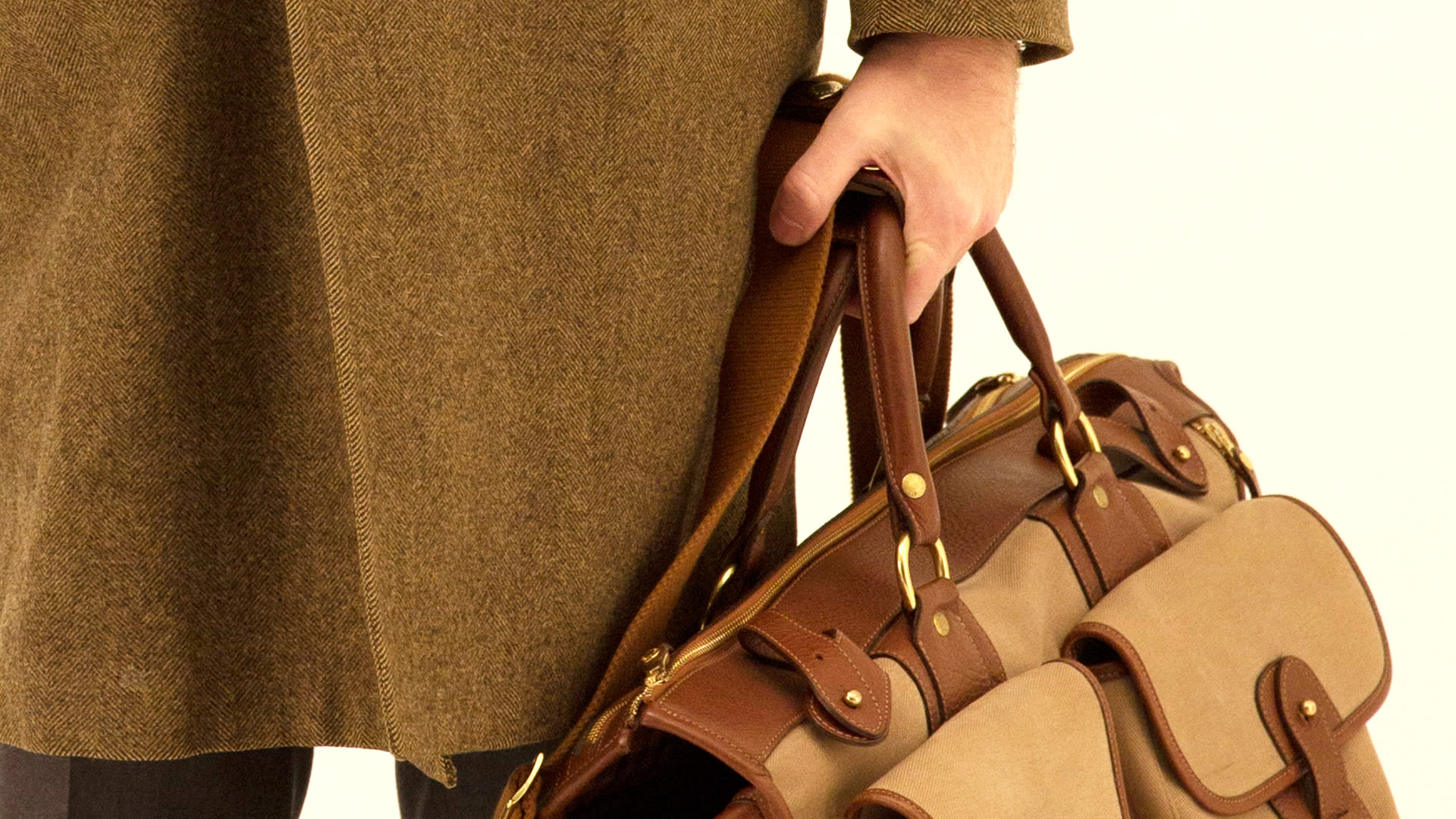 Watch A New York Writer’s Travel Essentials | Travel Uniform | Condé ...