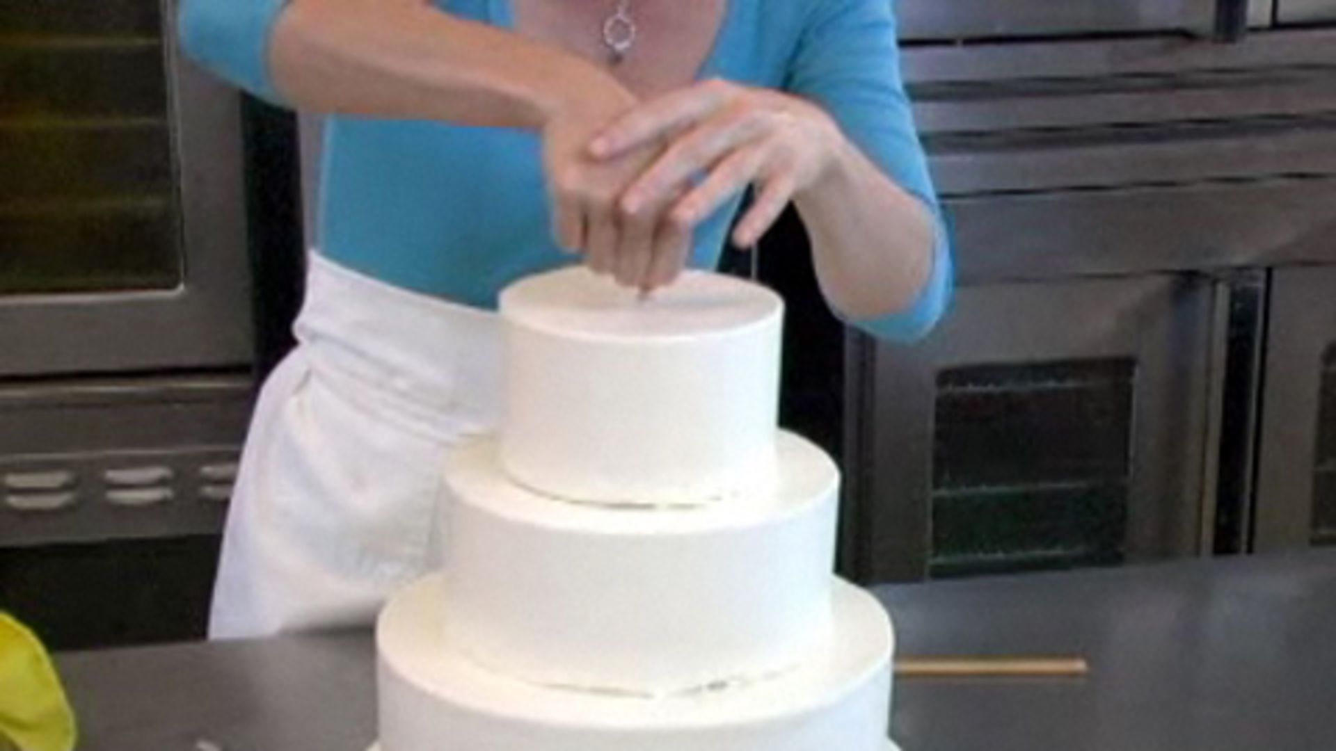 Watch How To Assemble A Wedding Cake Epicurious Essentials Cooking How Tos Epicurious 5003