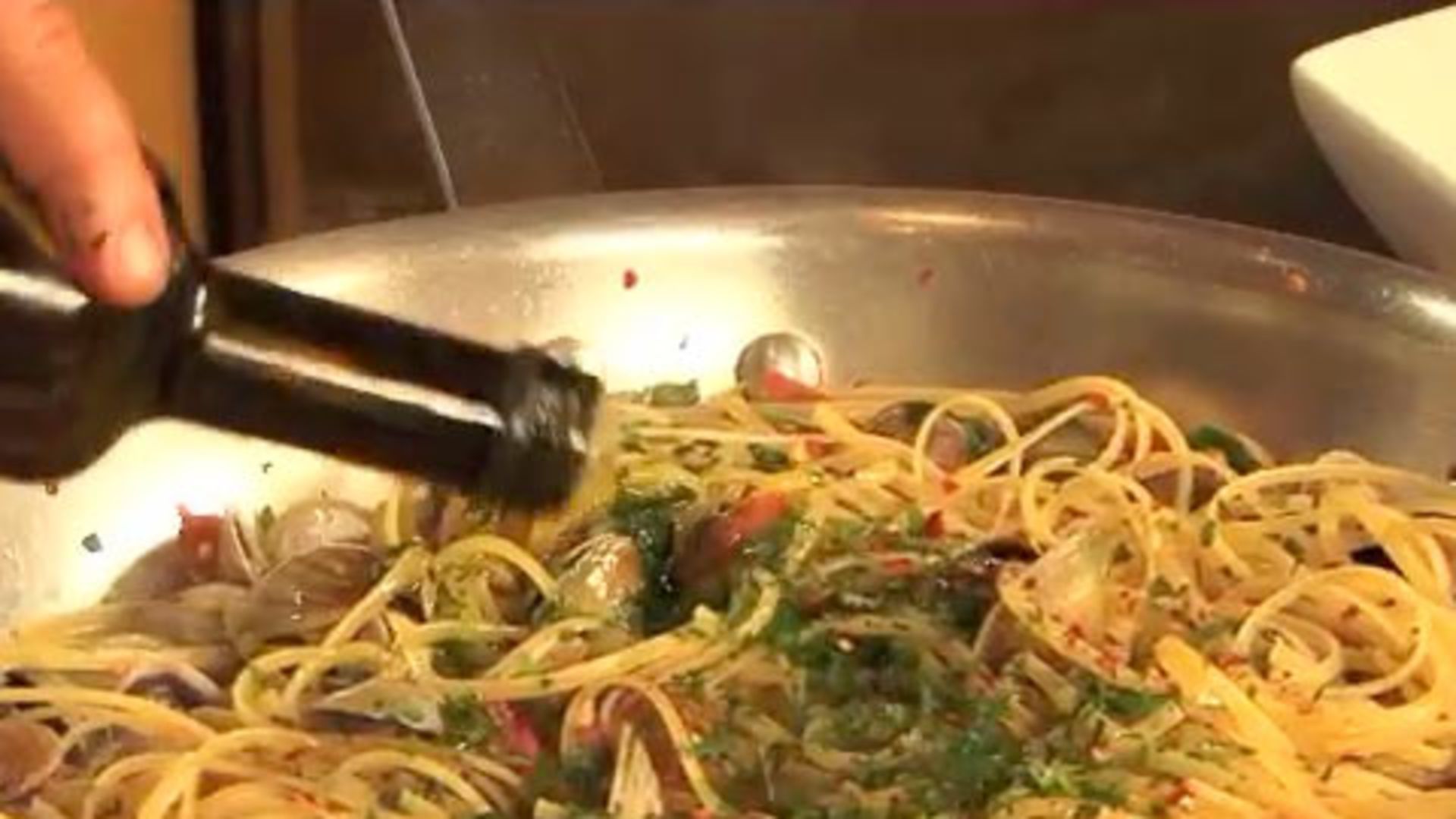 Watch Holidays With Master Chefs Making Linguine With Clams Epicurious Video Cne Epicurious Com Epicurious