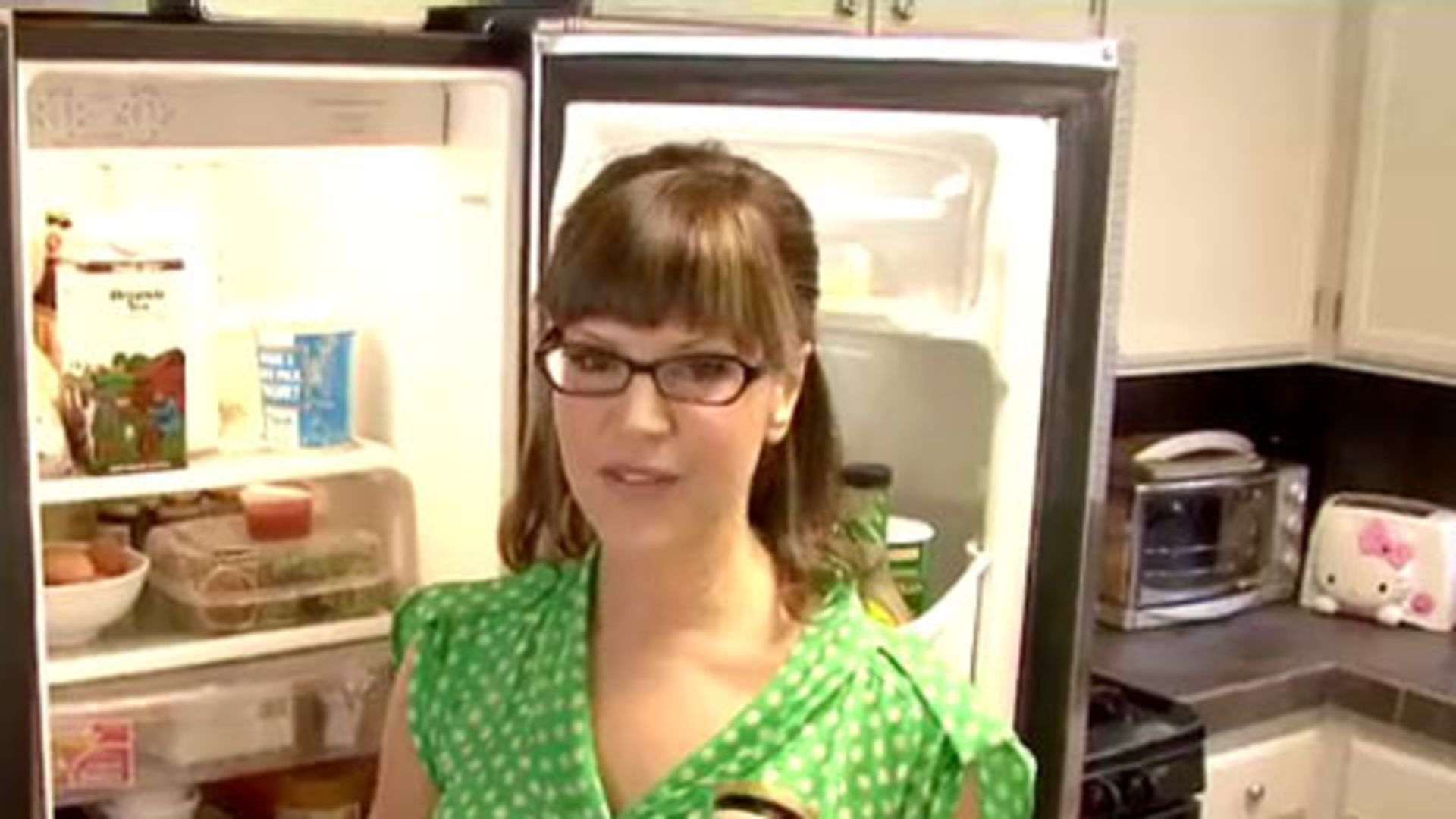 Watch Tour Lisa Loeb #39 s Kitchen Celebrity Cooks Epicurious