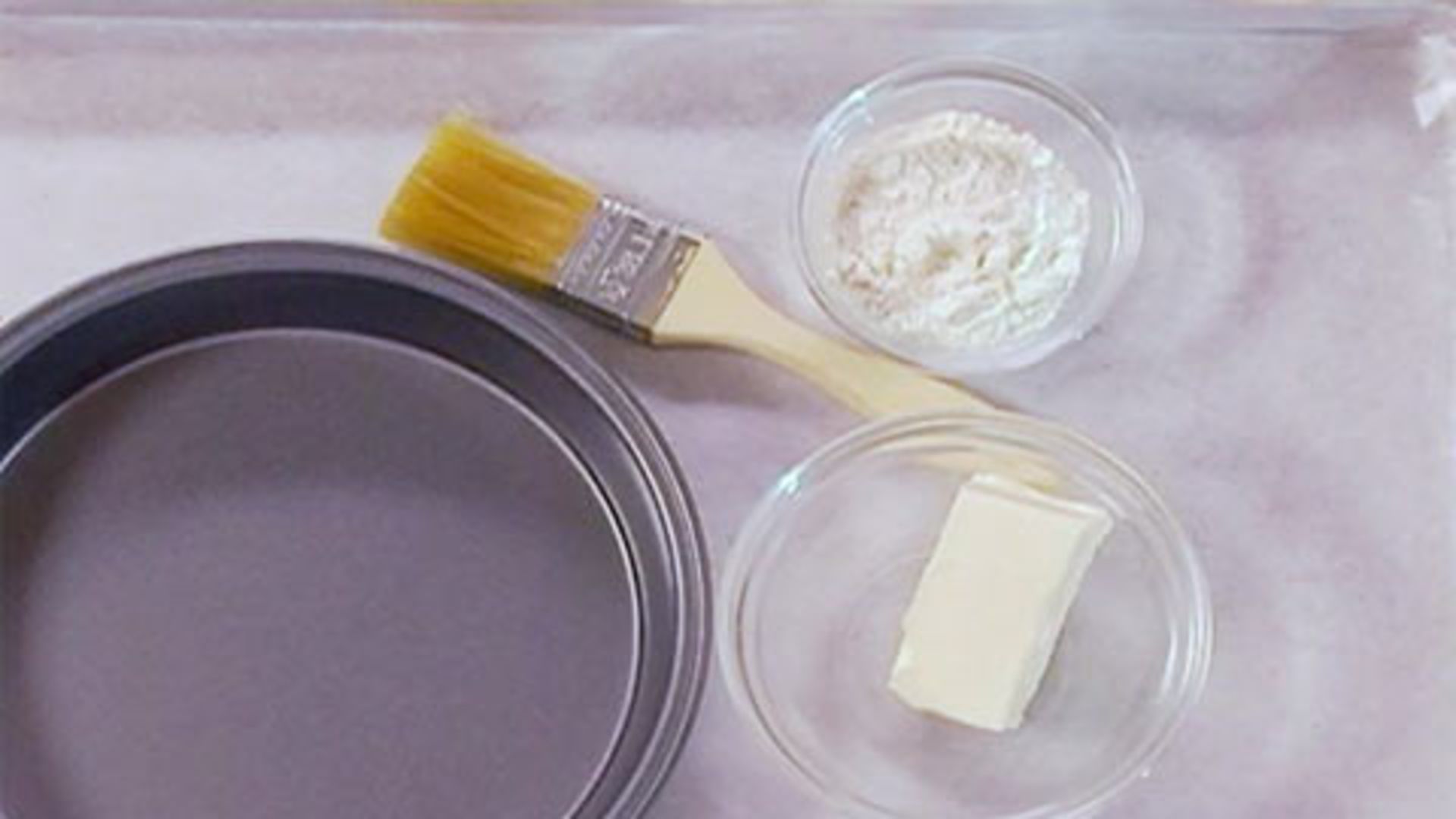 Everything You Need to Know To Prepare a Cake Pan