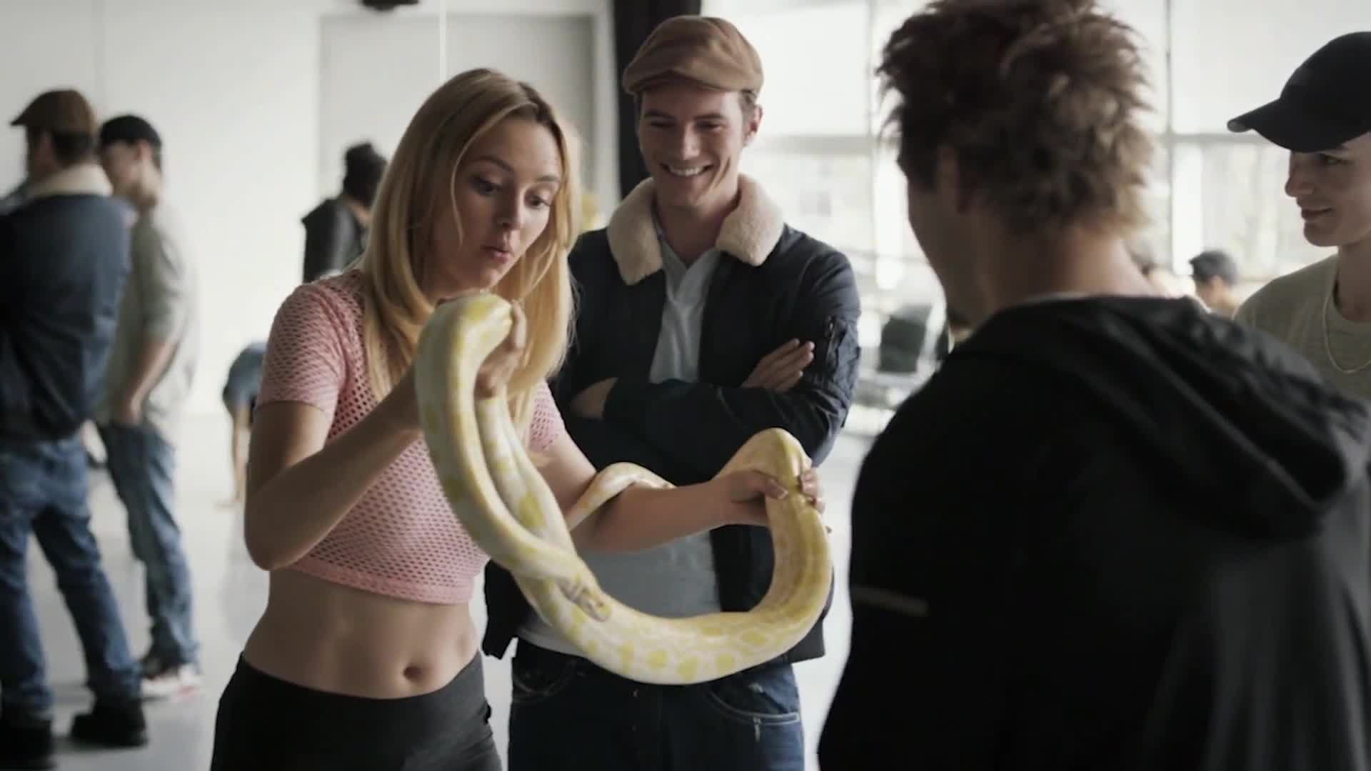 Watch Becoming Britney How Natasha Bassett Became Britney Spears Glamour Video Cne Glamour Com Glamour Natasha bassett sera bientôt à l'affiche au cinéma. how natasha bassett became britney