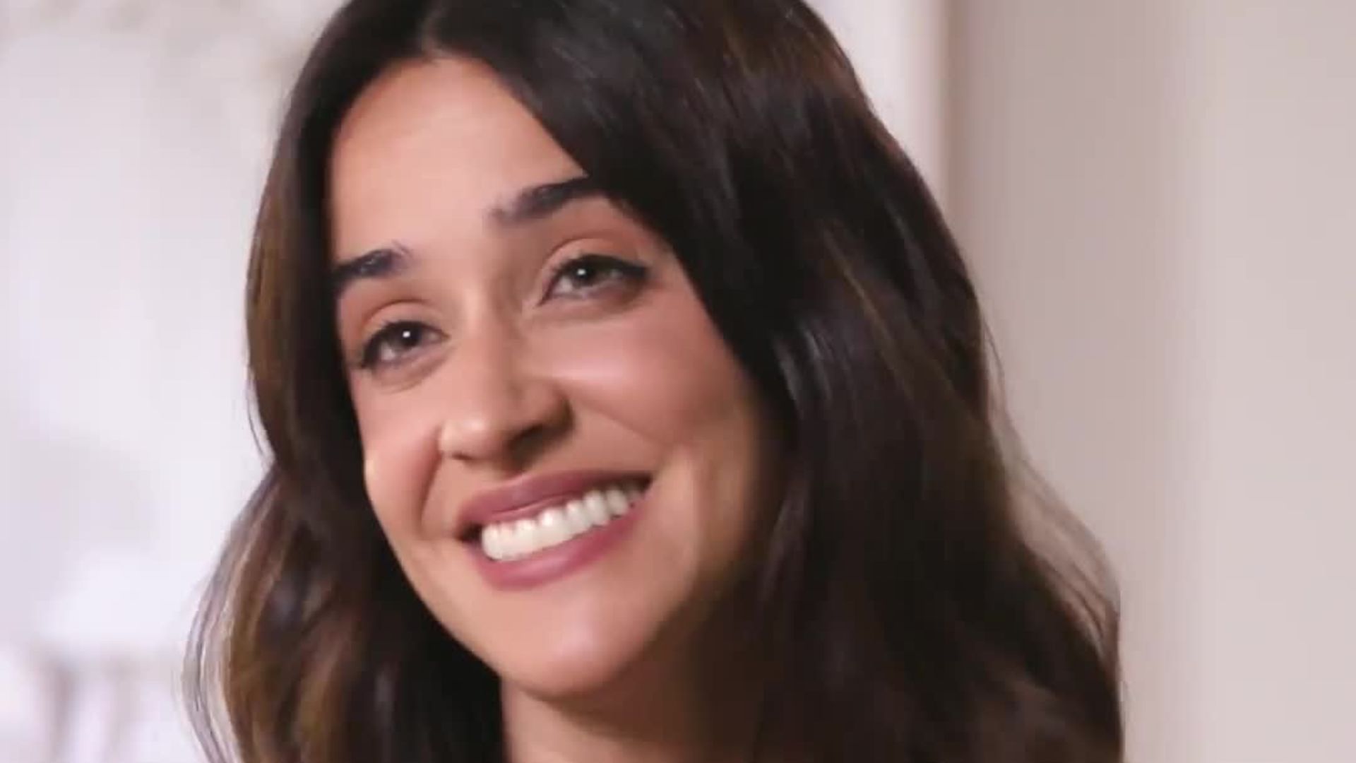 Watch Macarena García nos habla de su nuevo estreno: ‘Casa en Flames’