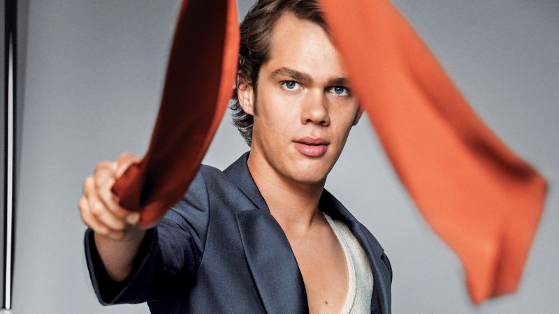 Watch Ellar Coltrane Shows Off His Best Dance Moves Gq Men Of The Year Gq