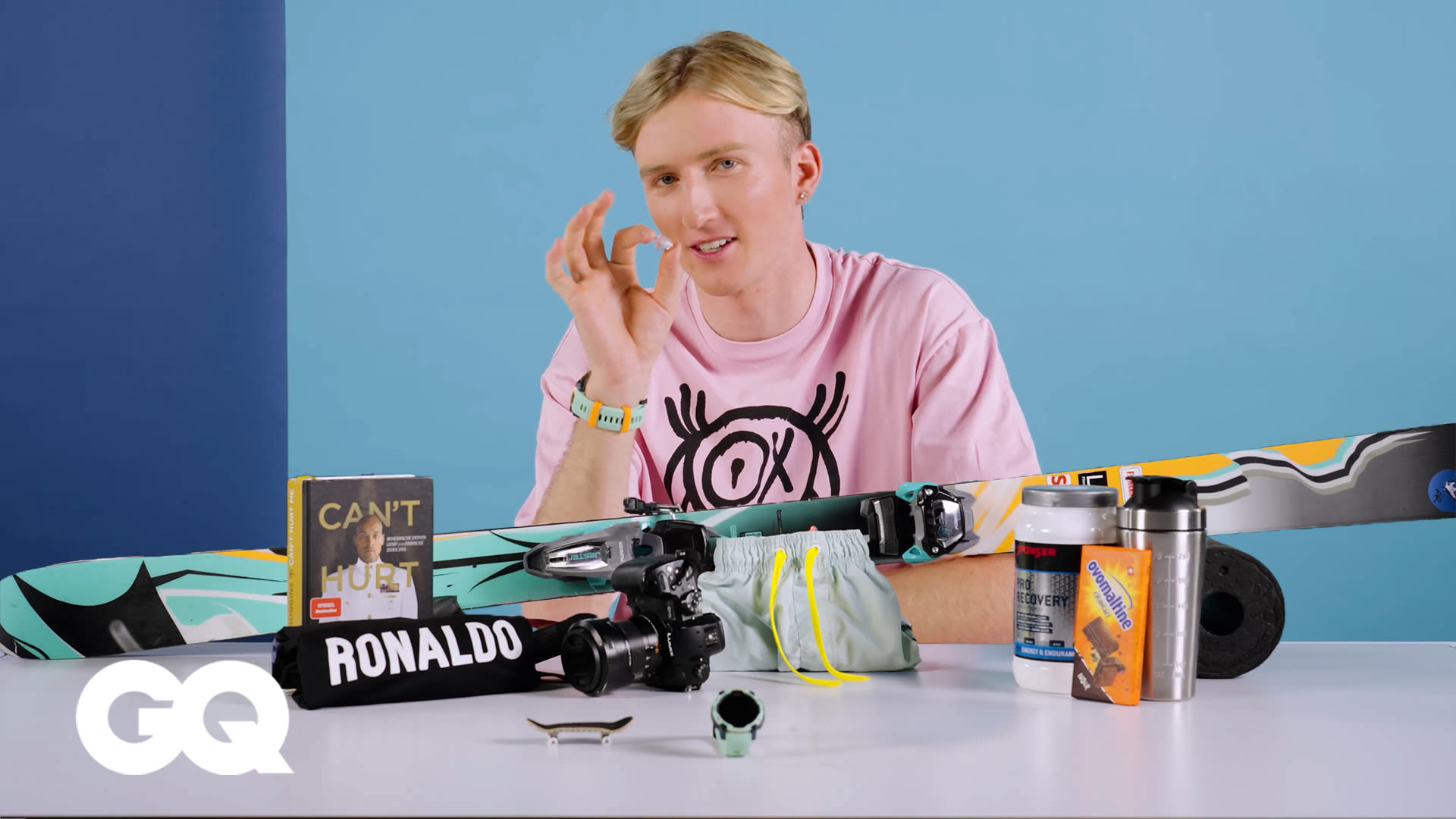 Watch ANDRI RAGETTLI: 10 Dinge, ohne die der Freeskier nicht leben kann ...