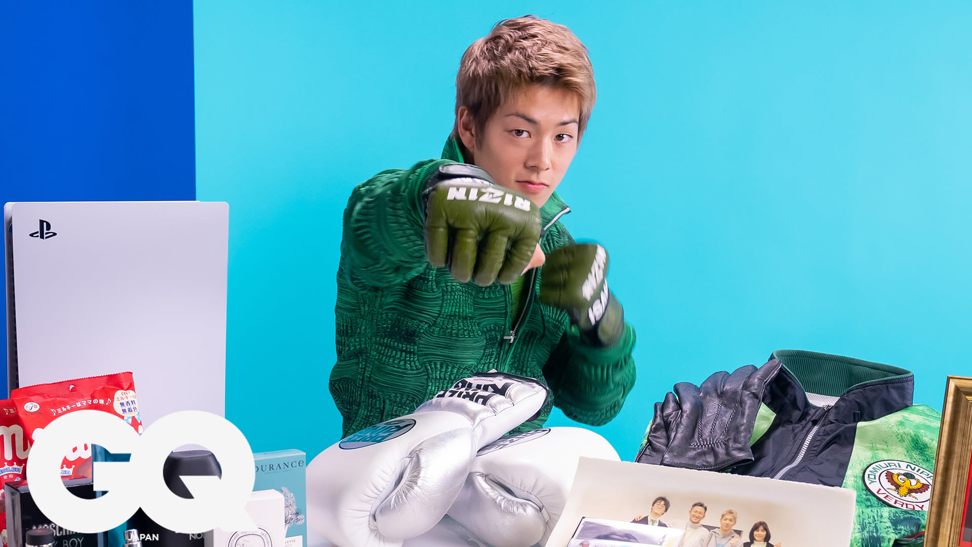 三浦孝太　サイン入りチェキ Watch 三浦孝太の人生に欠かせない10のアイテム | 10 Essentials | GQ