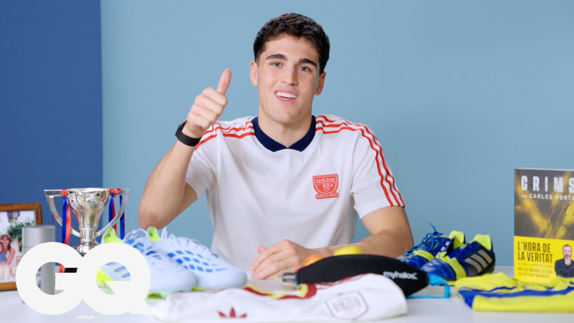 Watch サッカースペイン代表パウ・クバルシの人生に欠かせない10の