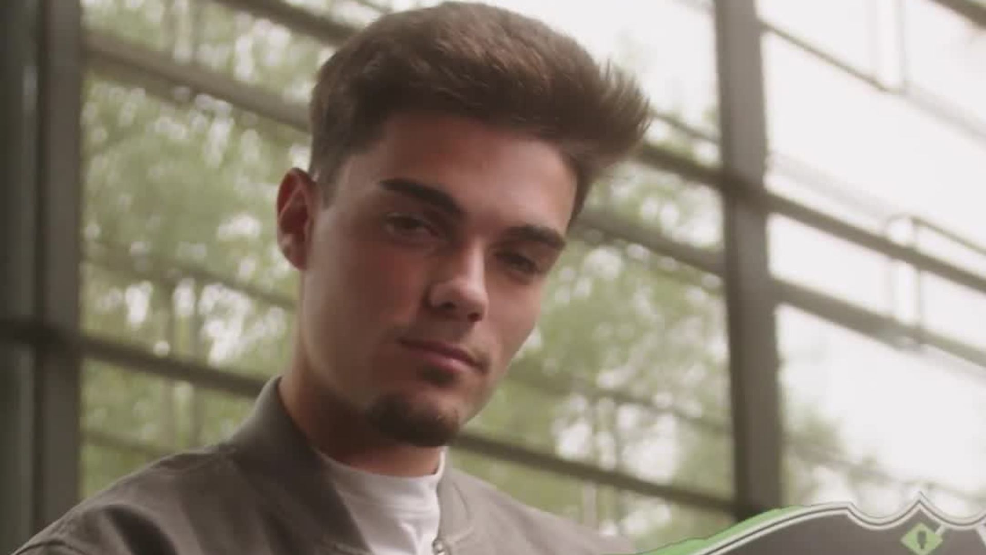 Watch Miguel Gutiérrez nos enseña su carta del FC24 GQ España