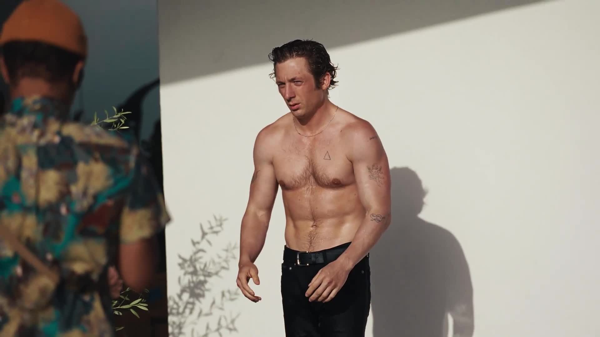 Watch Jeremy Allen White protagoniza la nueva campaña de Calvin Klein ...