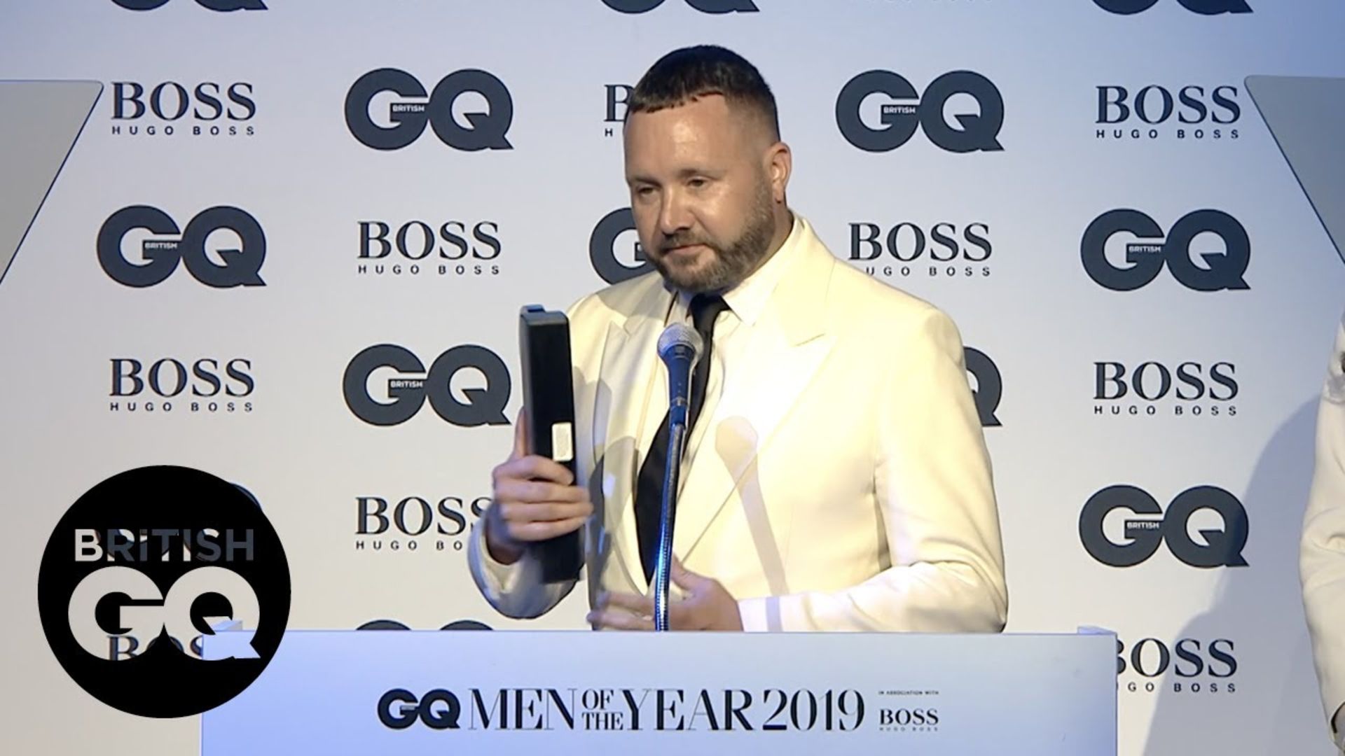 Louis Vuitton Designer Kim Jones Accepts His GQ Award 