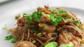 How to Make Shrimp Pad Thai in 22 Minutes