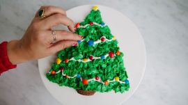 DIY the Cutest Holiday Dessert With Marshmallows and Cereal