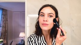 Alexa Chung Does Her Genius Trick for the Perfect Cat-Eye