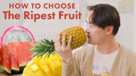 How a Fruit Expert Picks the Ripest Fruit