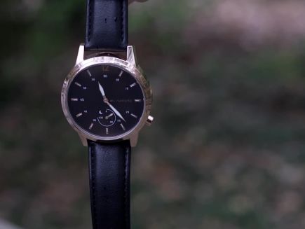 Ars reviews the Runtastic Moment Classic fitness tracker watch
