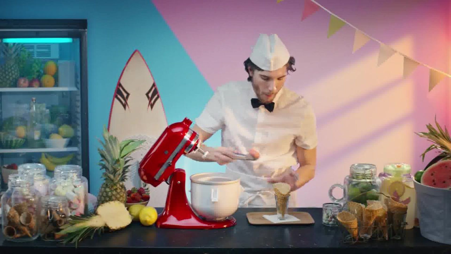 Watch KitchenAid - Artisan Stand Mixer con accessori