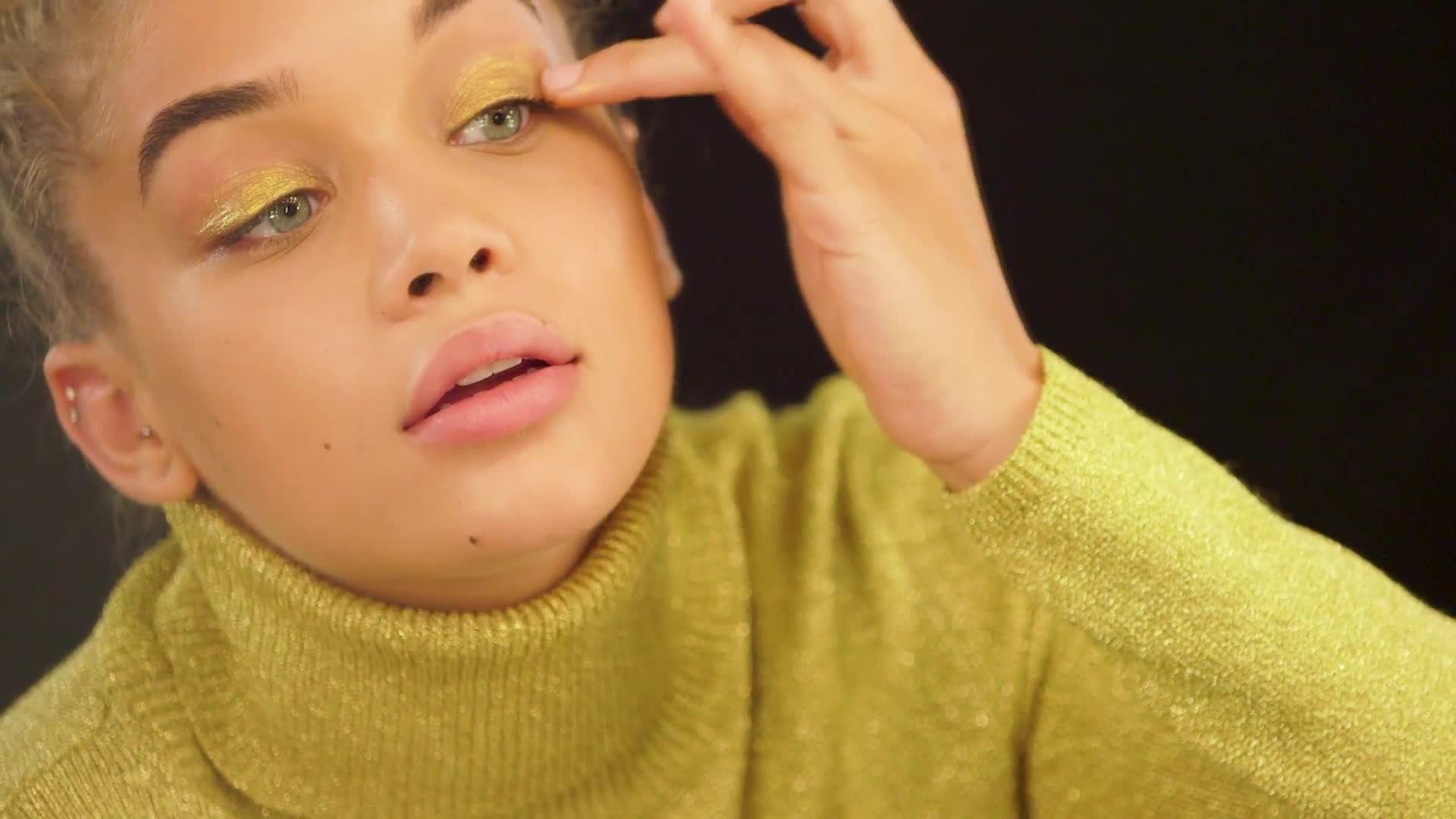 Who Is Jasmine Sanders? 5 Things On SI Swimsuit's Rookie Of The Year –  Hollywood Life, image size:1920x1080