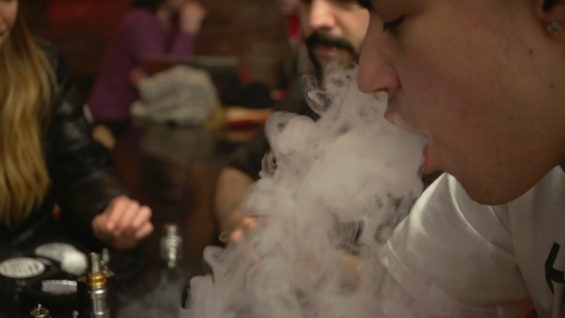 Inde Smok Sexi Video - Watch Thank You for Vaping | A Reporter at Large | The New Yorker