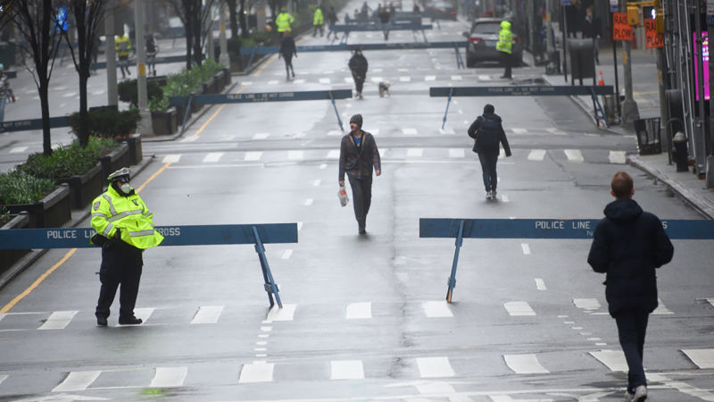 Adrenaline Duty And Fear Inside A New York Hospital Taking On The Coronavirus The New Yorker