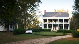 Tour The Help Director Tate Taylor’s Renovated 1830s Mississippi Mansion