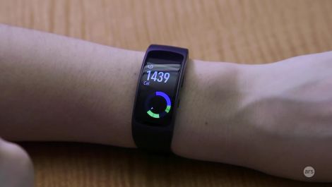 Ars Review:三星的Gear Fit 2
