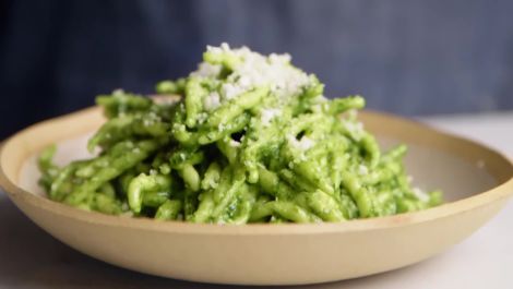 The Trick to Making Perfect, Healthy Pesto Pasta
