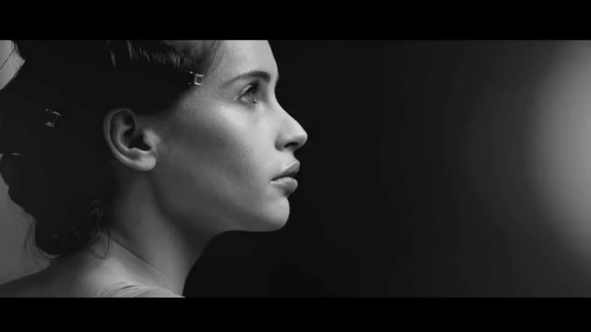 Watch Behind the Scenes: Felicity Jones | Photo Shoots | Vanity Fair