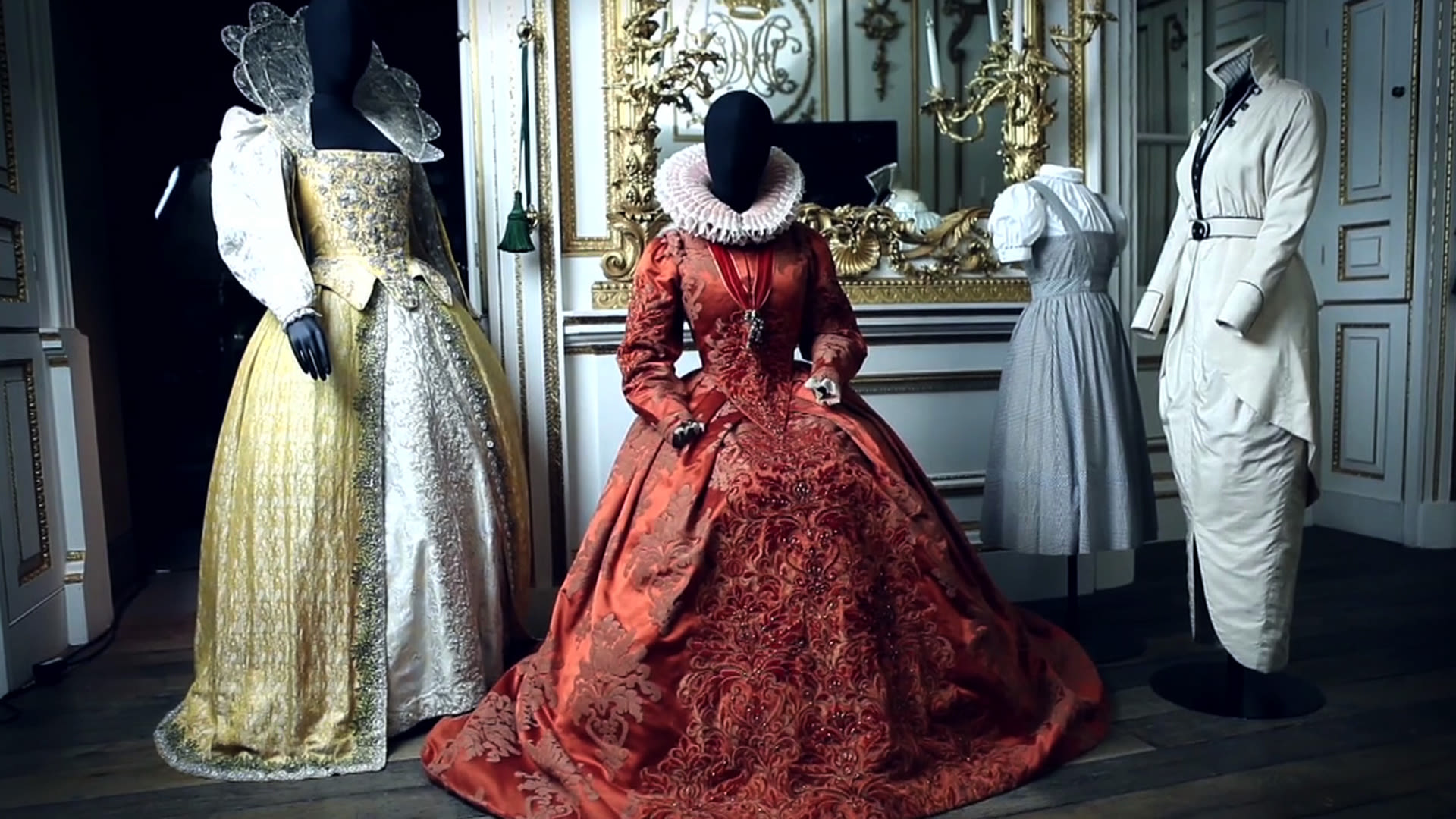 Fashion Collection at the Victoria and Albert Museum 
