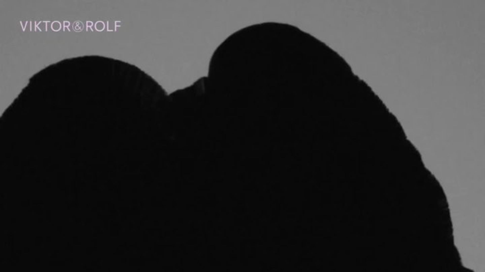 Watch FLOWERBOMB MIDNIGHT Vanity Fair Italia