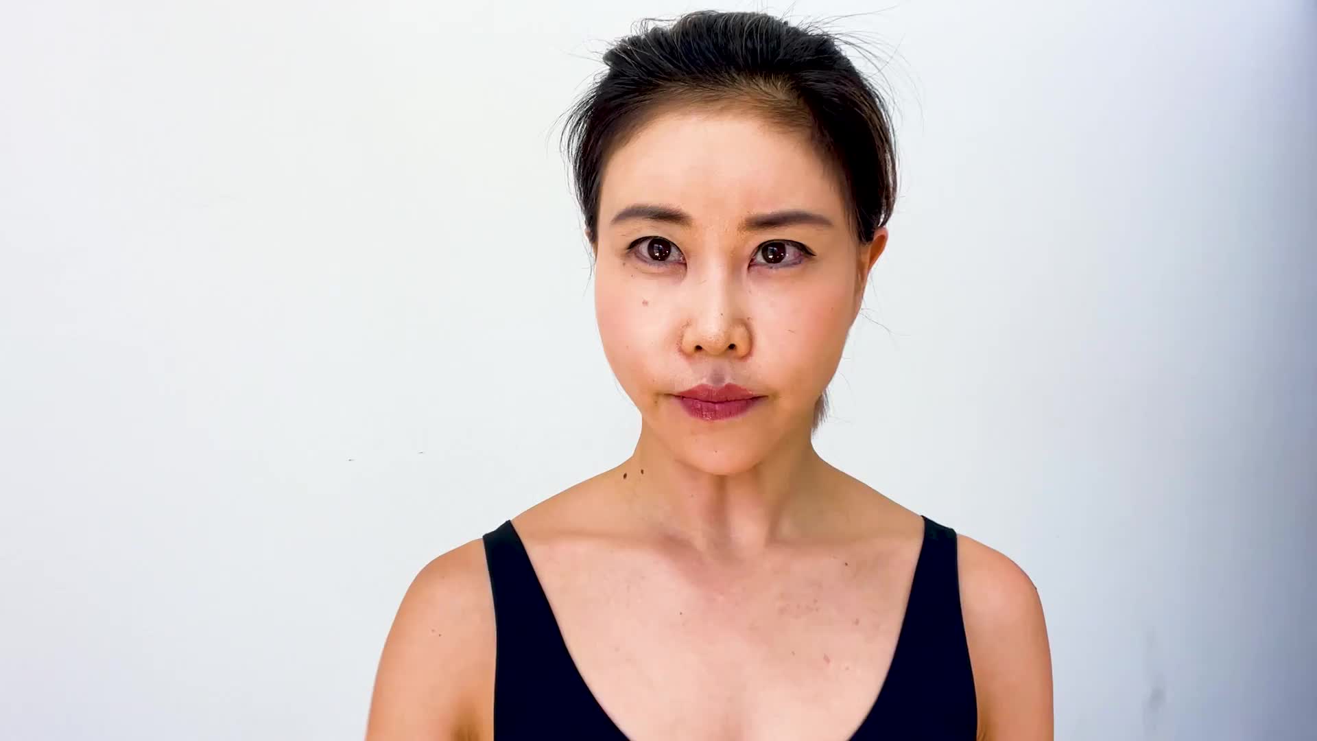 Watch FACE YOGA GLI ESERCIZI DI KOKO HAYASHI, L'INSEGNATE DI KIM