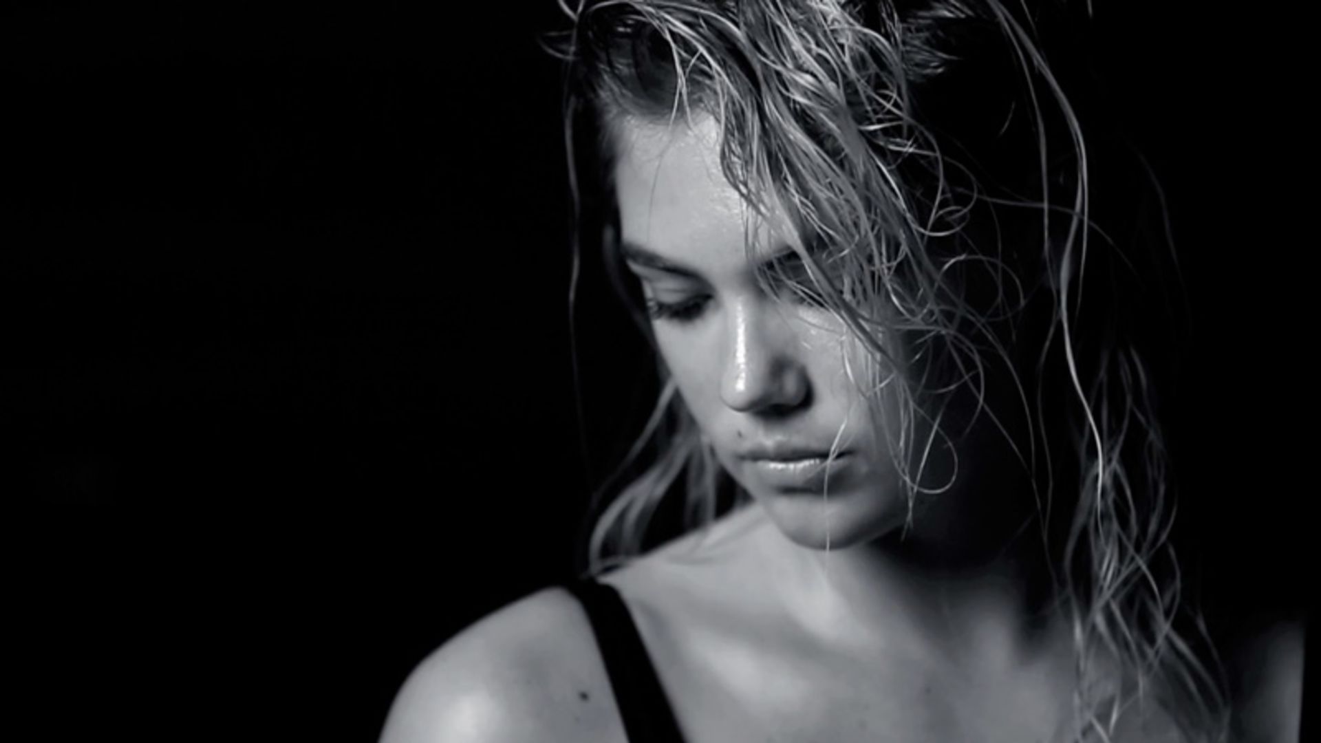 Watch Kate Upton: Behind the Scenes of Her Vogue Shoot | On Set with