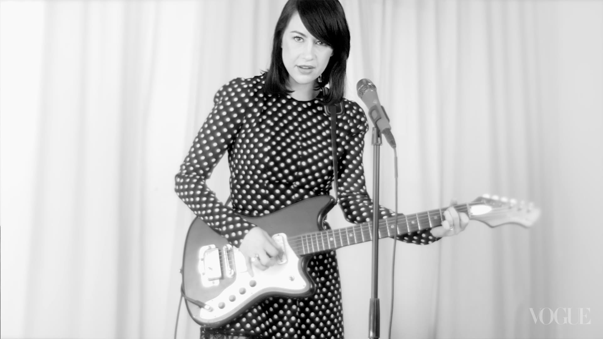 Dee dee клипы. Аннели магнуссон. Диди бриджуотер певица. Певица анна диди. Dee aquifoum.