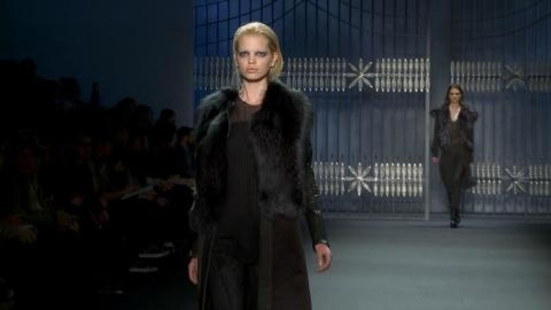 Watch Vera Wang: Fall 2011 Ready-to-Wear | Style.com Fashion Shows | Vogue