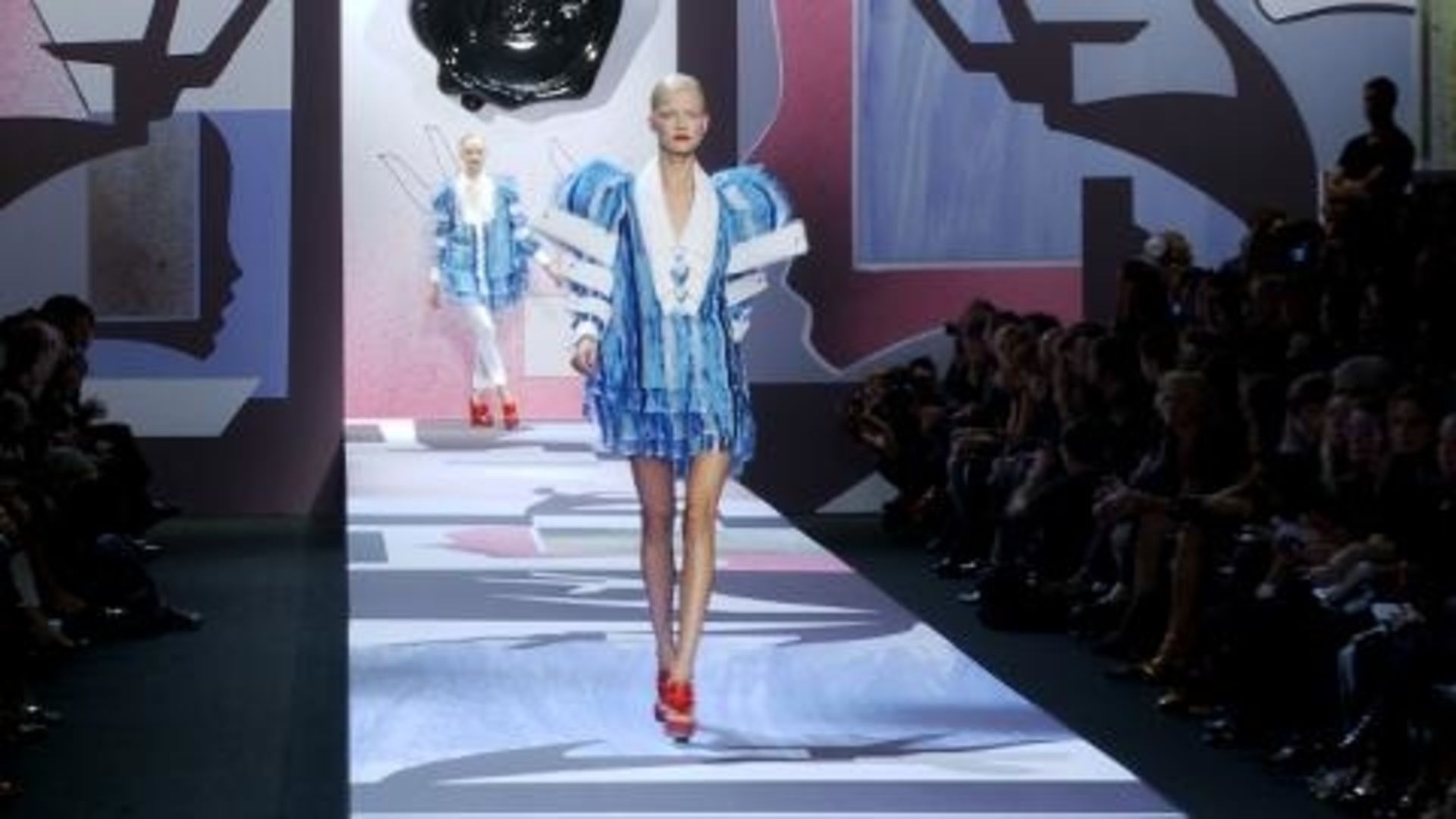 Watch Viktor & Rolf: Spring 2011 Ready-to-Wear | Style.com Fashion Shows | Vogue