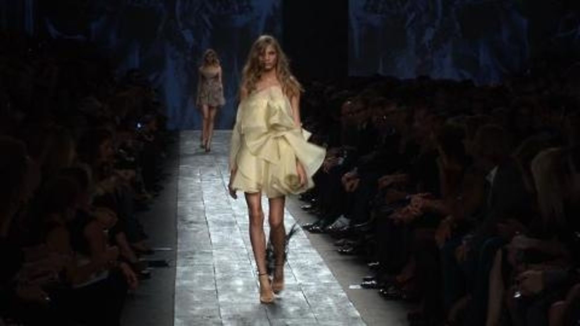 Watch Valentino: Spring 2010 Ready-to-Wear | Style.com Fashion Shows ...