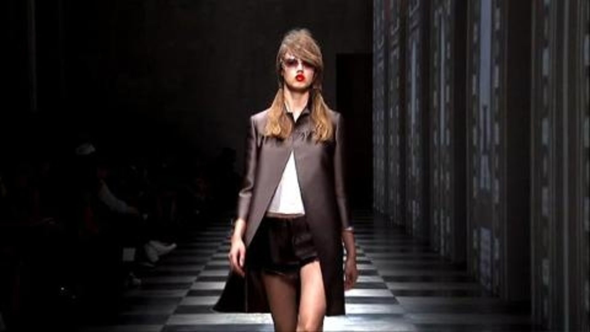 【送料込】PRADA Spring/Summer 2010 Look Book 送料込】PRADA Spring/Summer 2010 Look Book - メルカリ