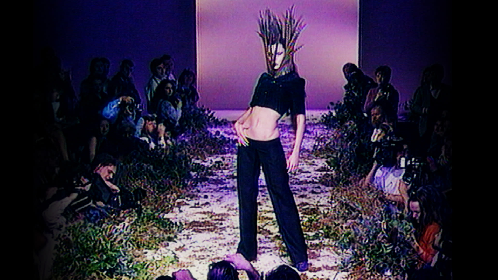 29 years later Alexander McQueen is bringing back this sexy pants trend   Vogue France
