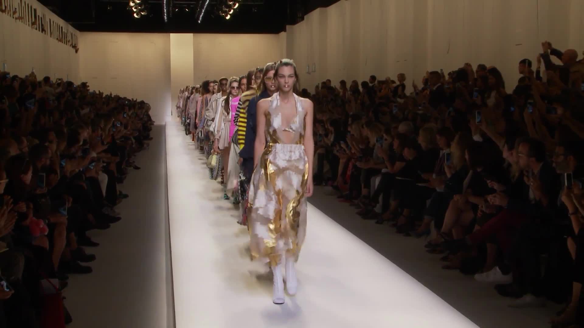 Spring 2017 Ready to Wear Fendi