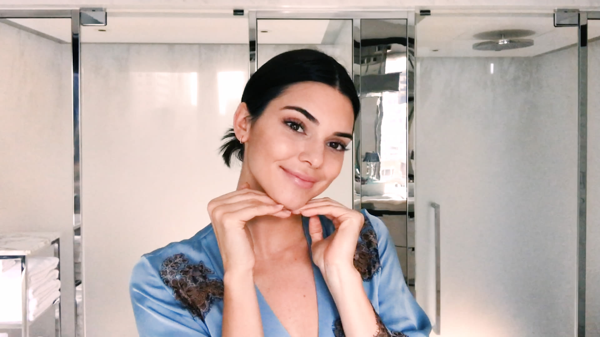 Watch Kendall Jenner Shares Her 2 Minute Morning Beauty Routine Beauty Secrets Beauty 