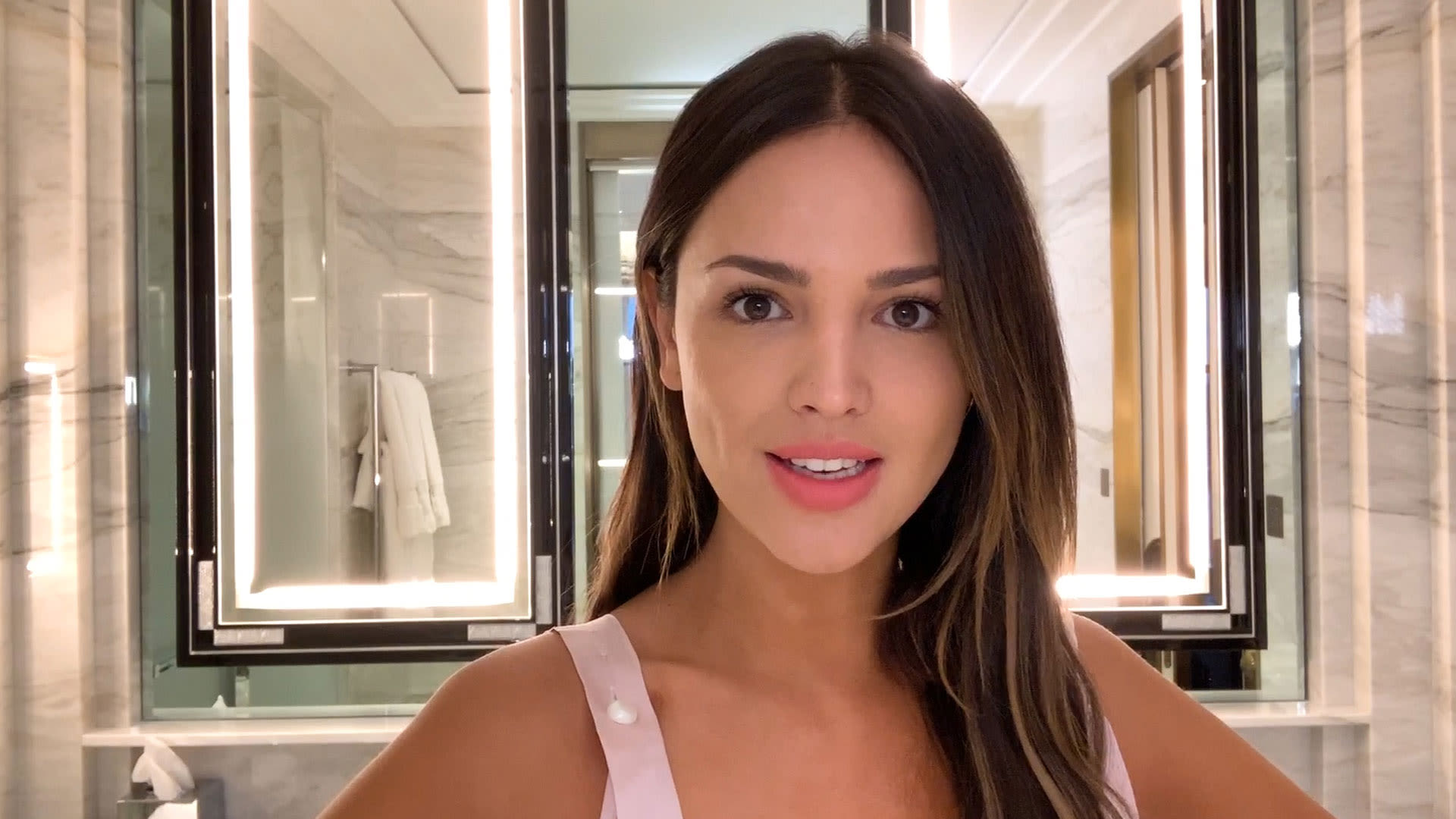 Model Lais Ribeiro Shares Her Nighttime Skin Routine: Video