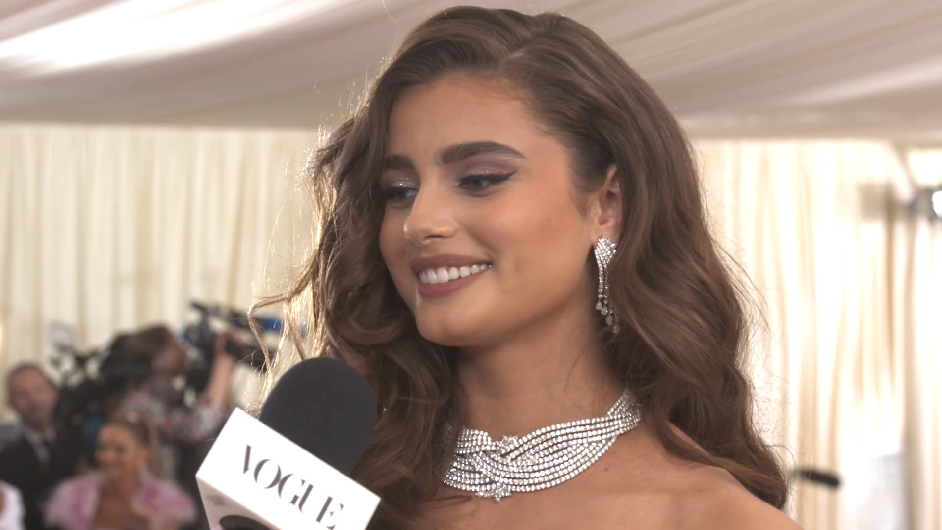 Watch Taylor Hill on Her Old HollywoodInspired Dress Met Gala Vogue